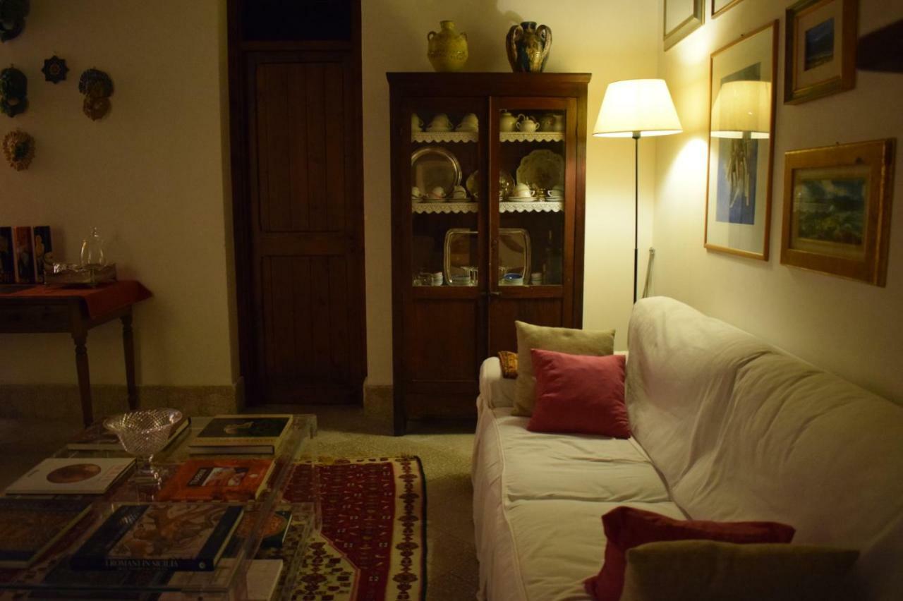 Отель Loft 'Le Vie Del Centro' Марсала Экстерьер фото