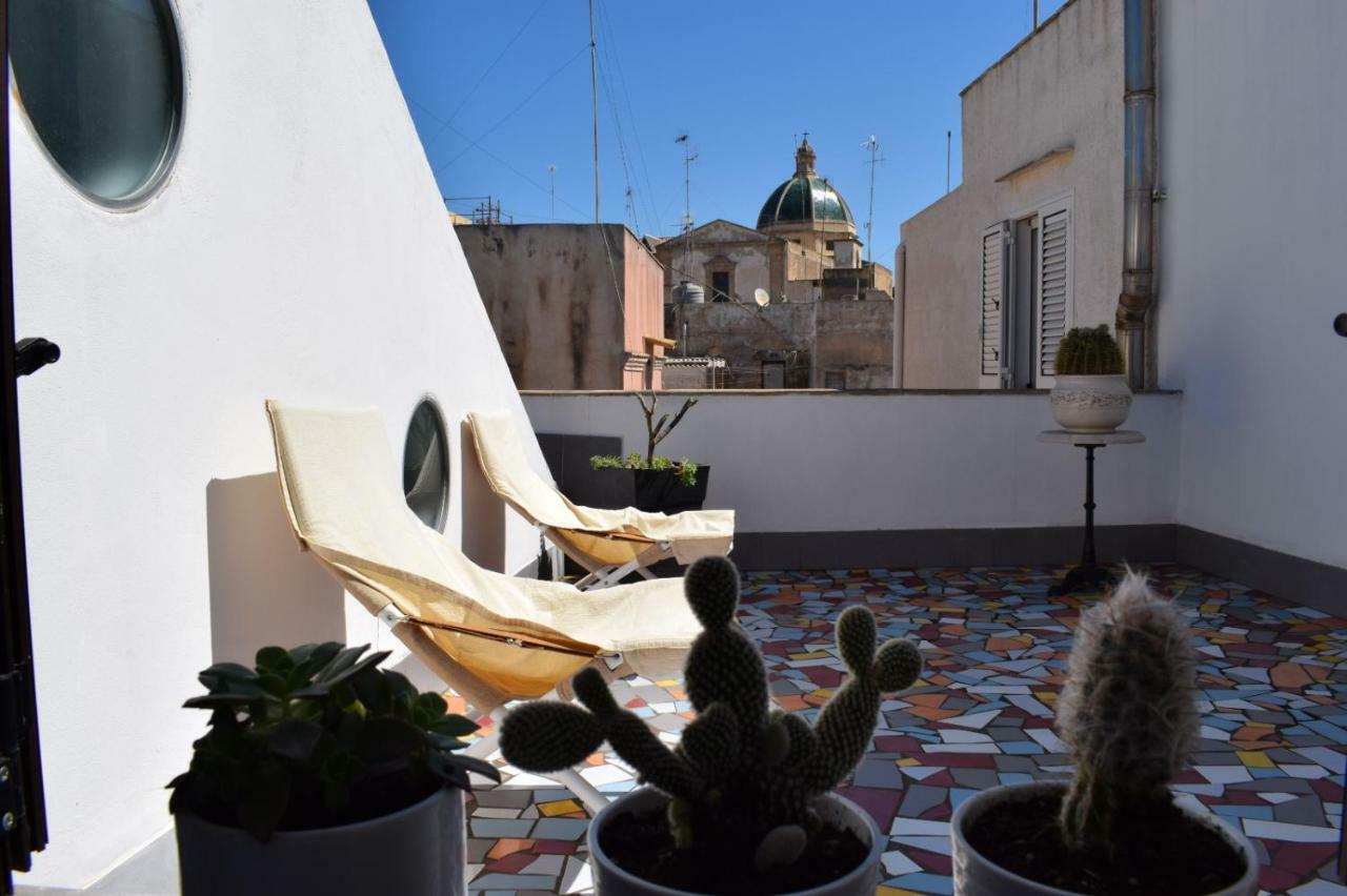 Отель Loft 'Le Vie Del Centro' Марсала Экстерьер фото